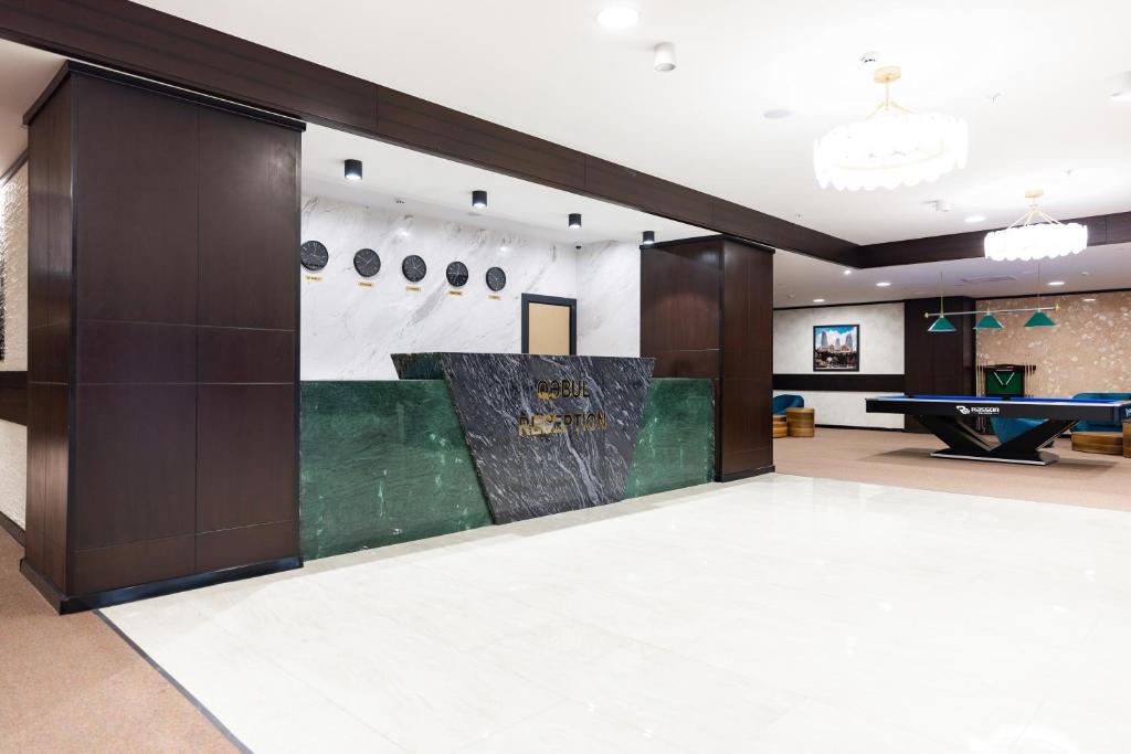 Ο χώρος του λόμπι ή της ρεσεψιόν στο Ganja Sport Palace