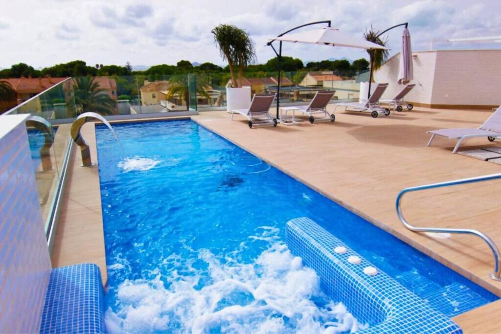 Bazén v ubytování Casa Nieve by Rental Hero nebo v jeho okolí