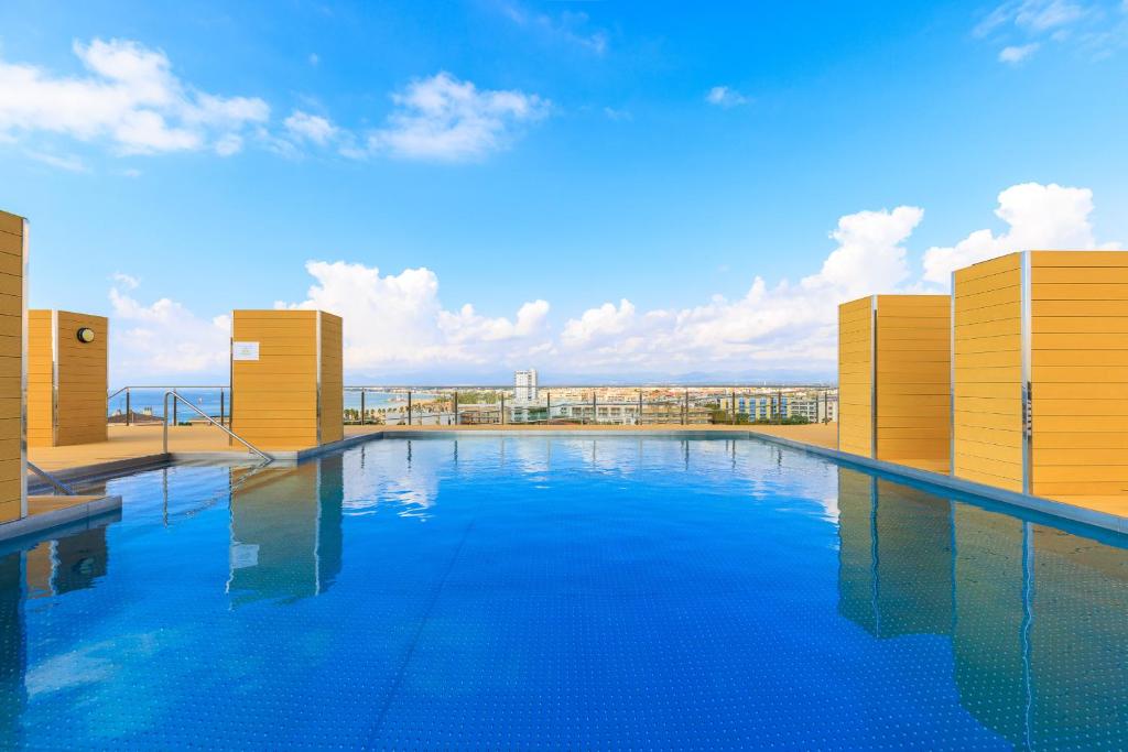 Бассейн в Apartaments CENTRAL PARK или поблизости