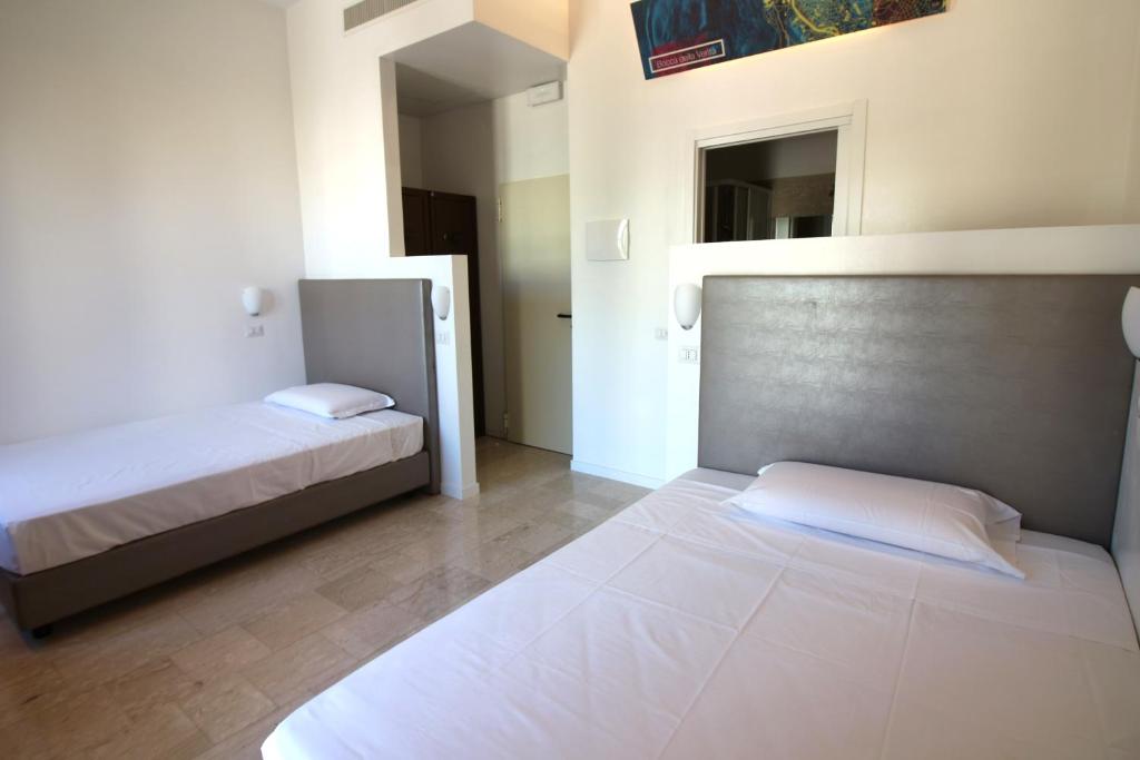 NEW GENERATION HOSTEL Rome center - Double Or Twin Room With Private Bathroom