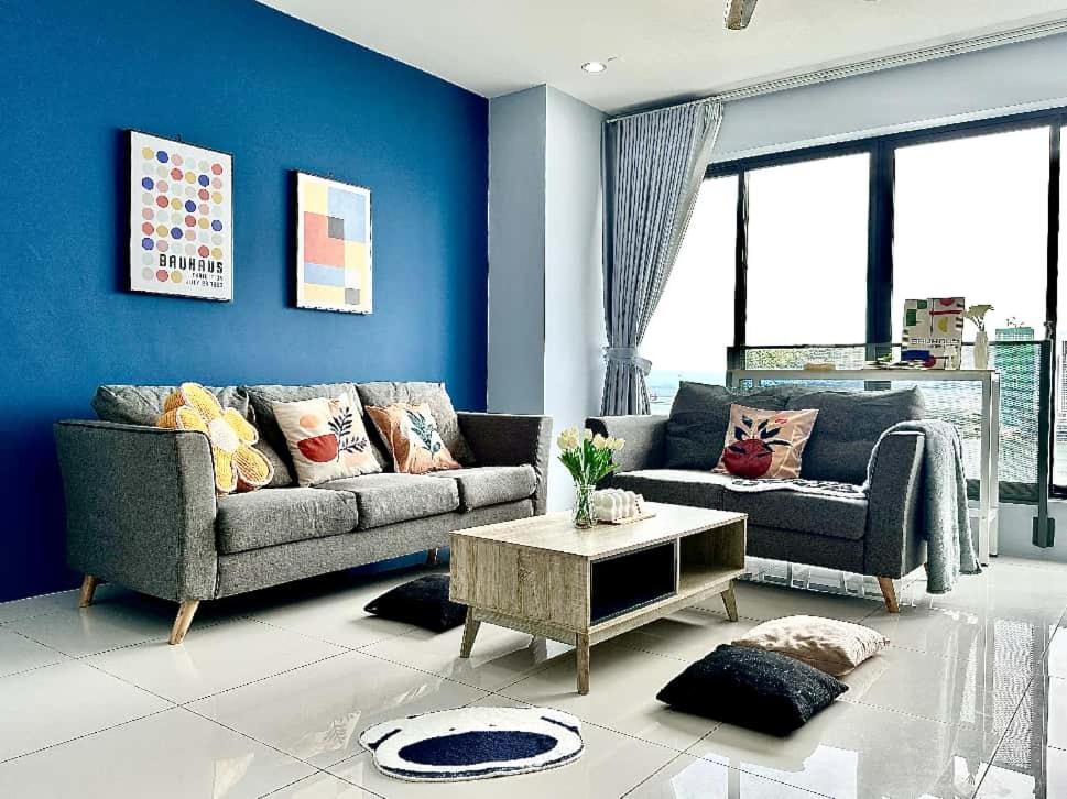 Istumisnurk majutusasutuses SUNRISE GURNEY FULLSEAVIEW LUXURY 2ROOM SUITE 8PAX