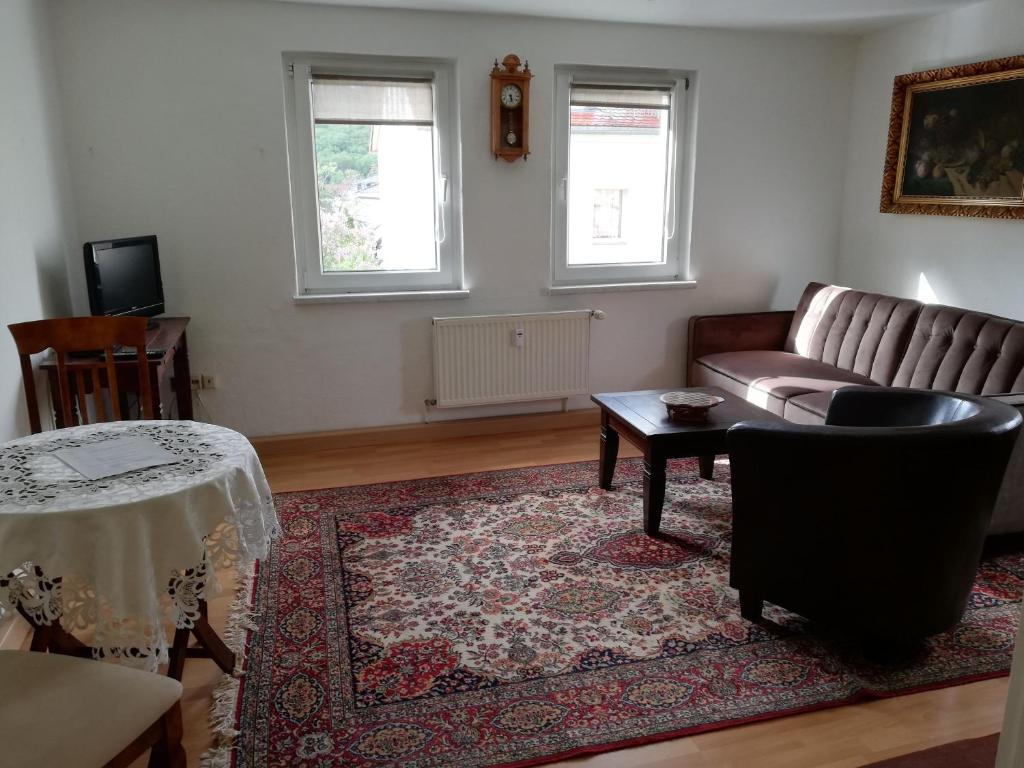 TV a/nebo společenská místnost v ubytování Kleine Ferienwohnung In Freital Bei Dresden