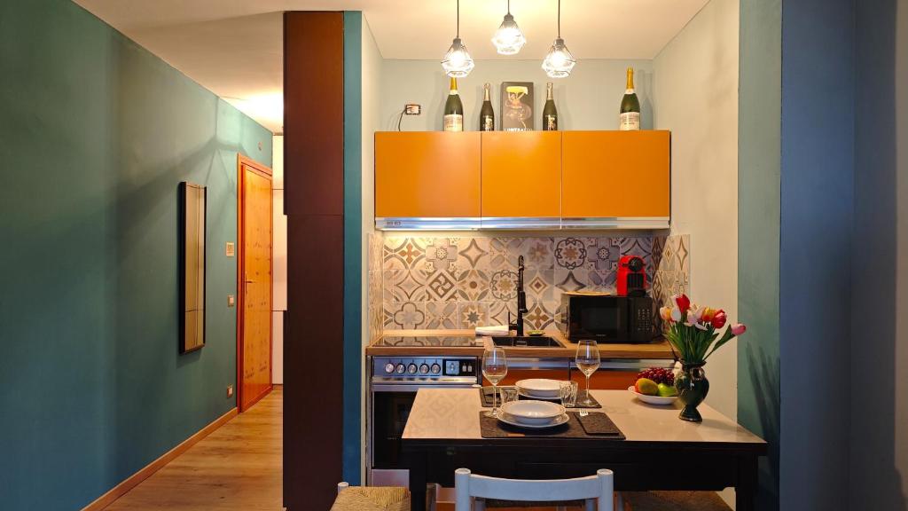 Η κουζίνα ή μικρή κουζίνα στο Hostdomus - Petit Bleu