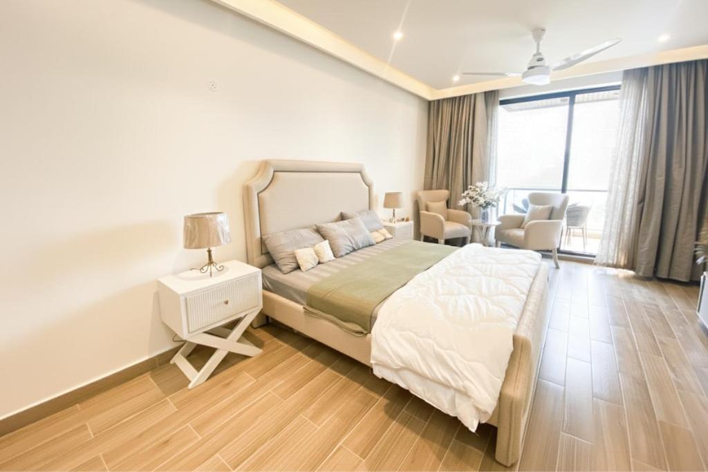 Voodi või voodid majutusasutuse Executive Studio with Mountain Views at Monal Murree toas