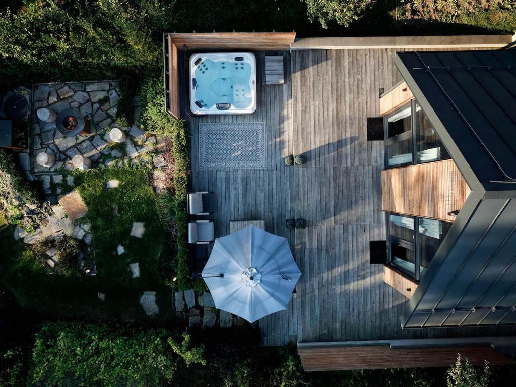 El edificio en el que está el chalet de montaña