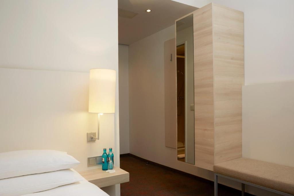 H+ Hotel München - Resim 36