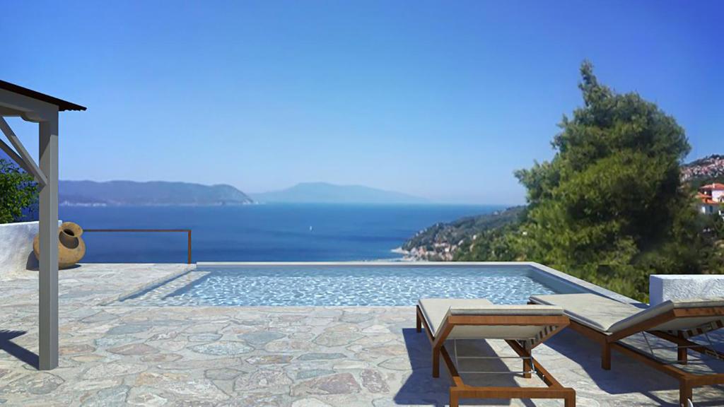 uma piscina com vista para o oceano em Archodiko at Palio Klima em Neo Klima