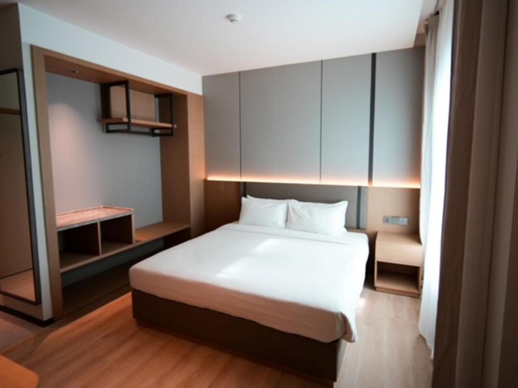 The Inn - Superior Queen Room