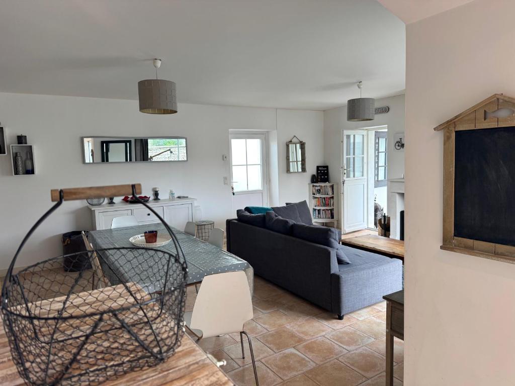 Et tv og/eller underholdning på ღ La Villa Couardaise - Spacieuse Avec Jardin