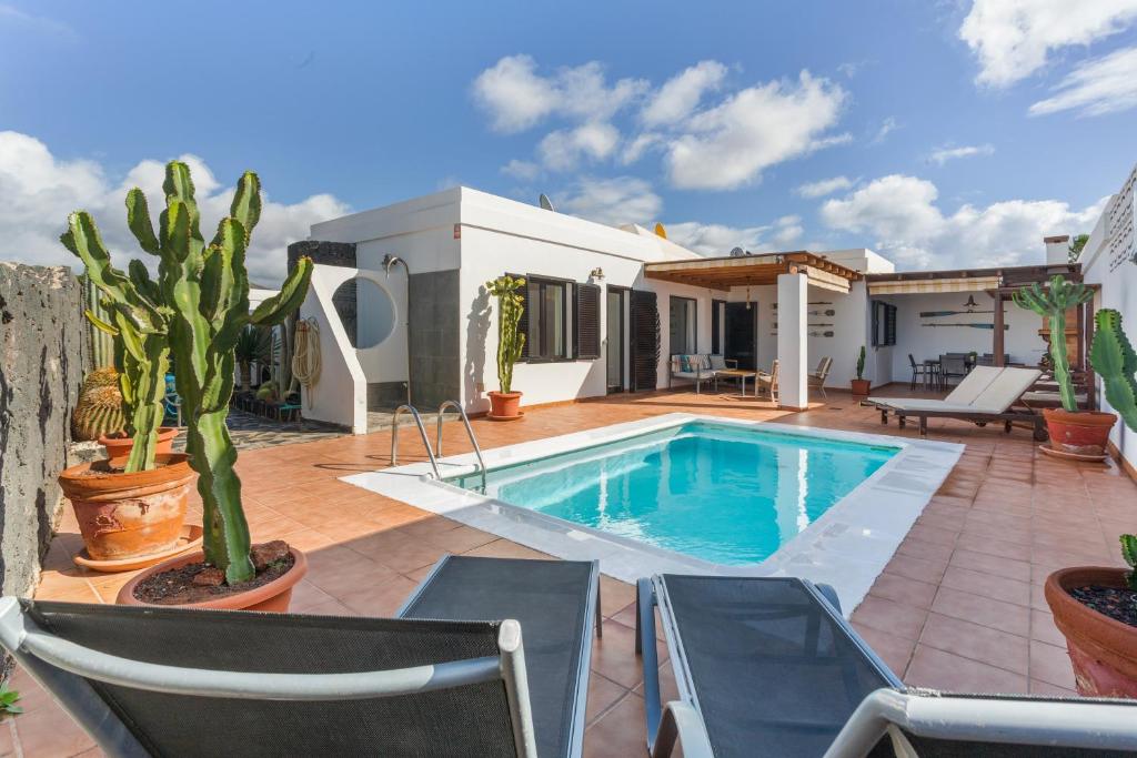 Swimmingpoolen hos eller tæt på Villa Alfredina