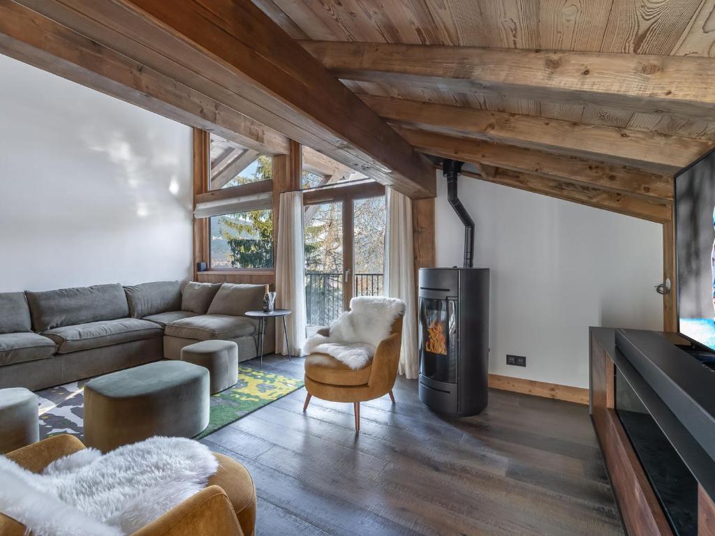 a living room with a couch and a fireplace at Spacieux appartement de luxe à Courchevel, proche pistes et commerces, parking inclus - FR-1-568-7 in Courchevel