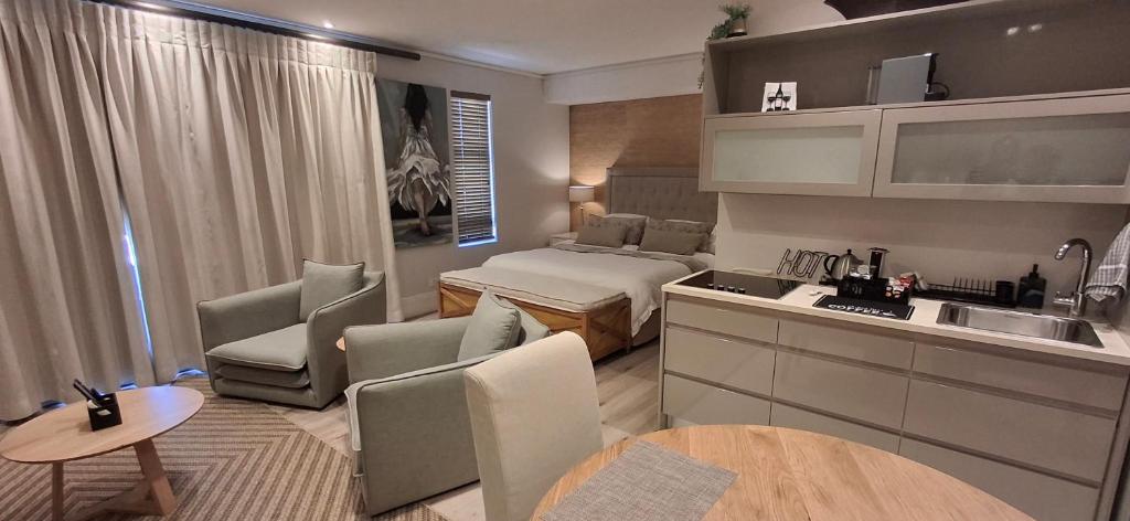 Postel nebo postele na pokoji v ubytování The Gallery on Gray