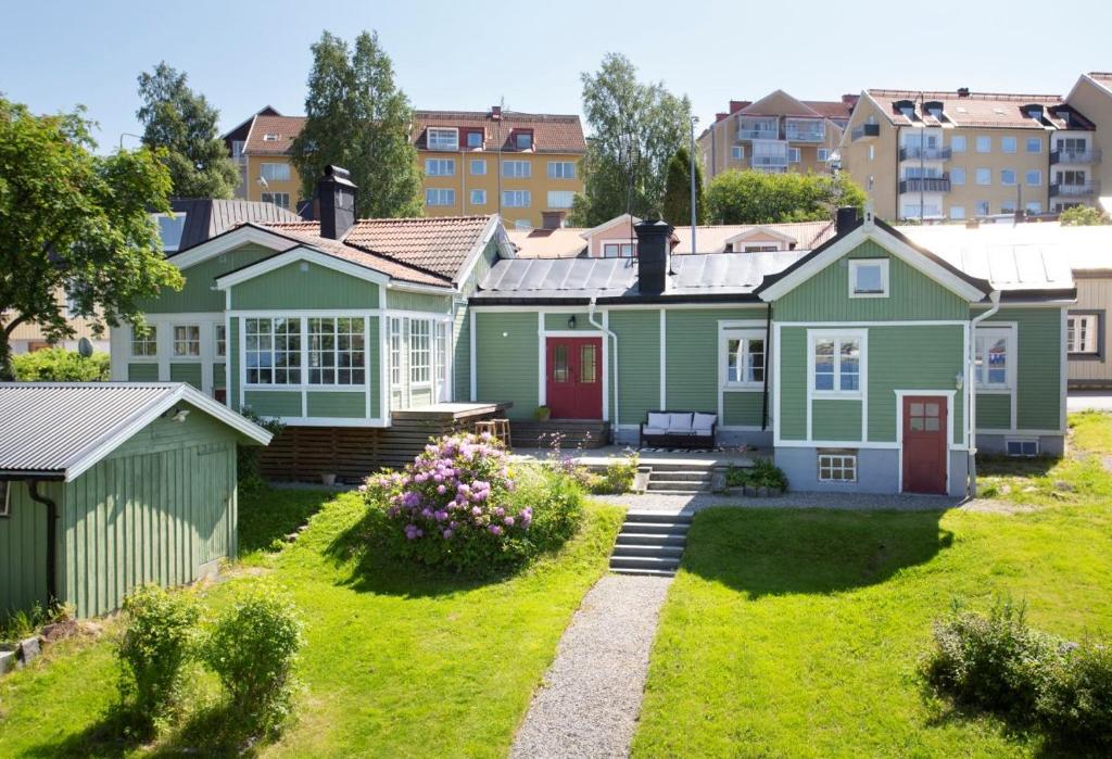 Το κτήριο όπου στεγάζεται  η βίλα