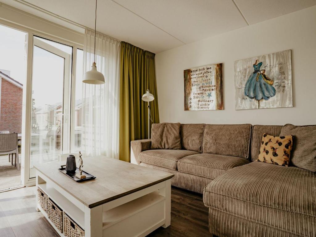 Χώρος καθιστικού στο Holiday Home Assum by Interhome