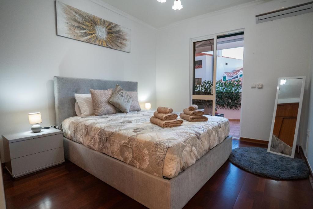 a bedroom with a bed with two towels on it at Apartamento Brava JT in Ribeira Brava