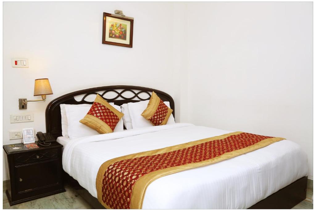Postel nebo postele na pokoji v ubytování Airport Hotel The R Blues - New Delhi
