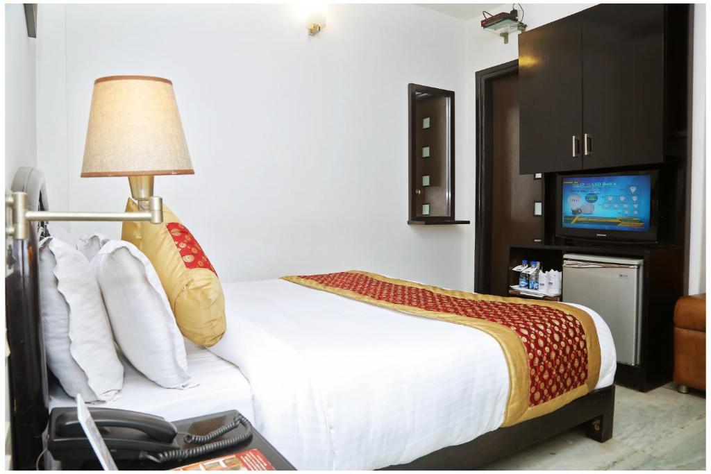 Postel nebo postele na pokoji v ubytování Airport Hotel The R Blues - New Delhi