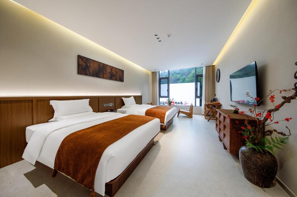 Postel nebo postele na pokoji v ubytování Floral Luxury Galaxy Valley B&B