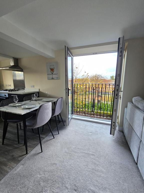 Pancinos Guest House Newmarket High Street 8