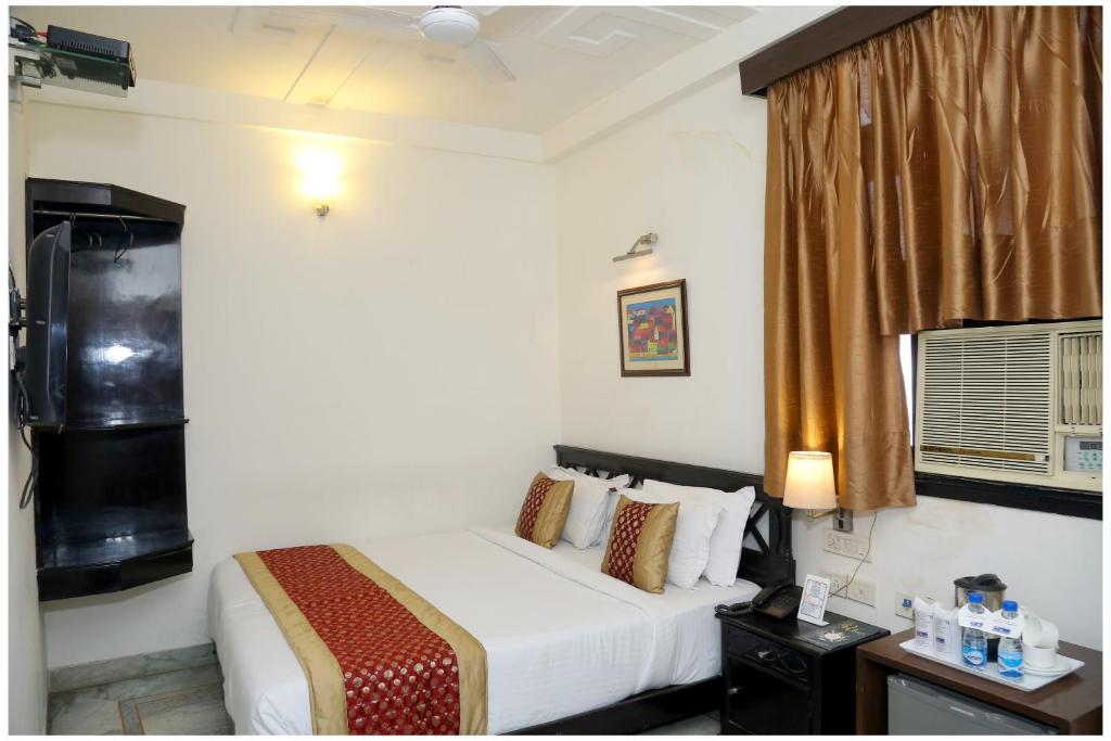 Postel nebo postele na pokoji v ubytování Airport Hotel The R Blues - New Delhi