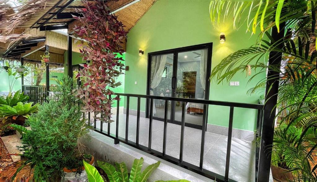 Κήπος έξω από το Nary Garden