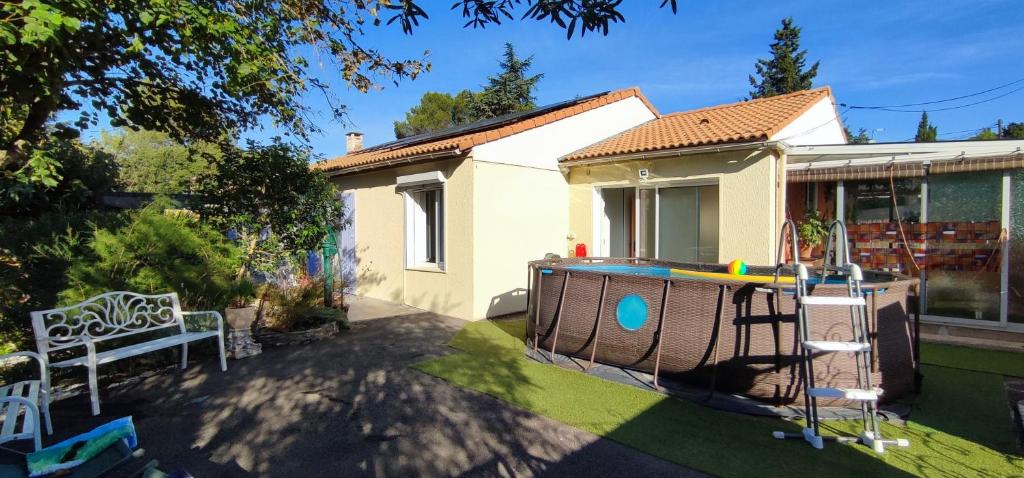 Budova, kde se vila nachází