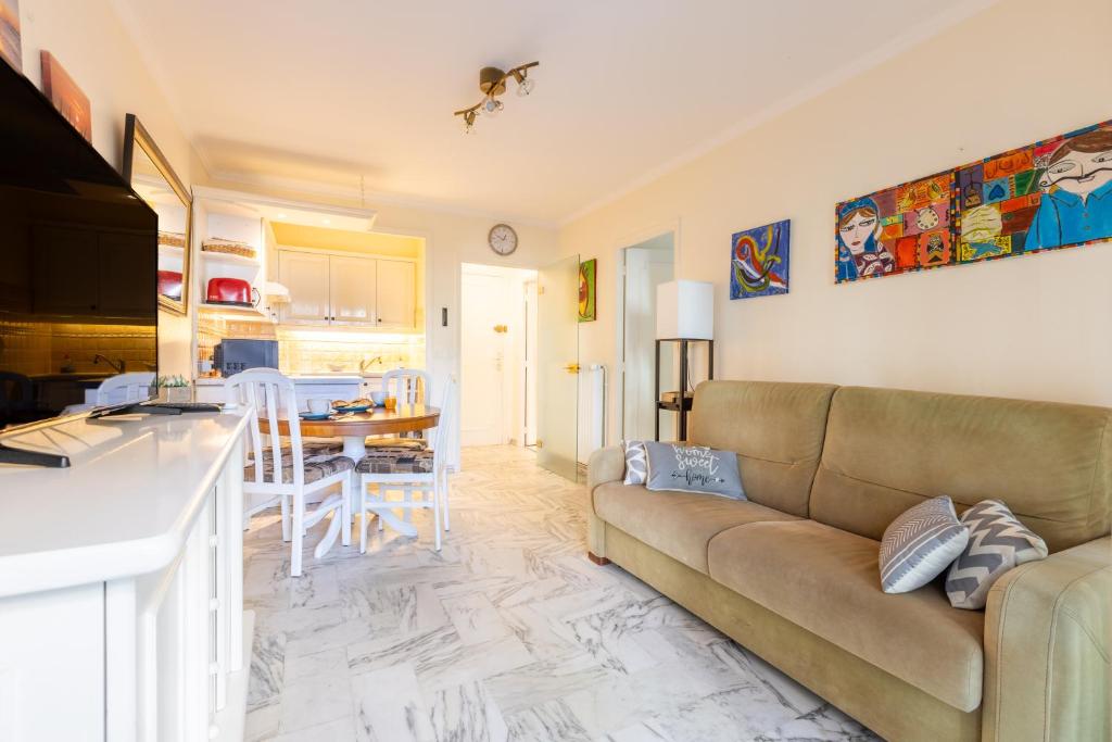 Posezení v ubytování LB Vacation Rentals I Cannes Croisette, Large Terrace, Free Parking, Beaches
