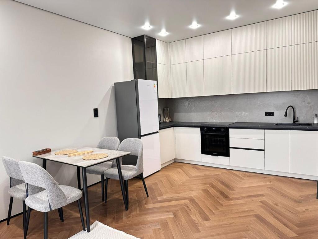 Køkken eller tekøkken på ЖК METROPOLE Business