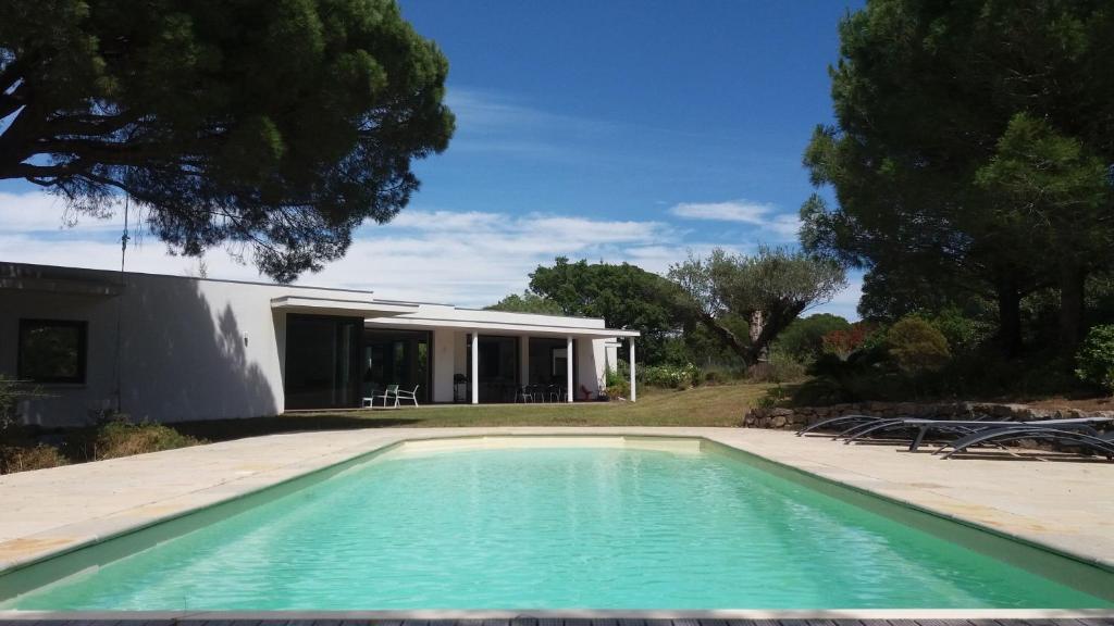 Villa d'architecte 350m carrés bord de forêt 10mn des plages