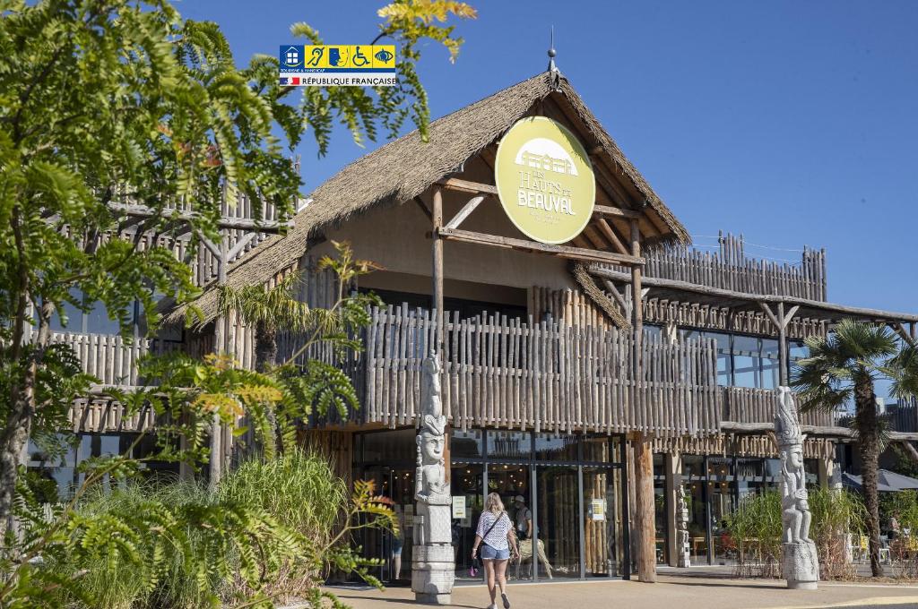 Clădirea în care este situat/ăhotelul