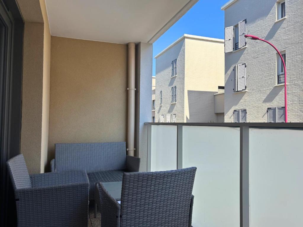 En balkon eller terrasse på Bezons Golden - 3 chambres - 3min du Tramway #SirDest