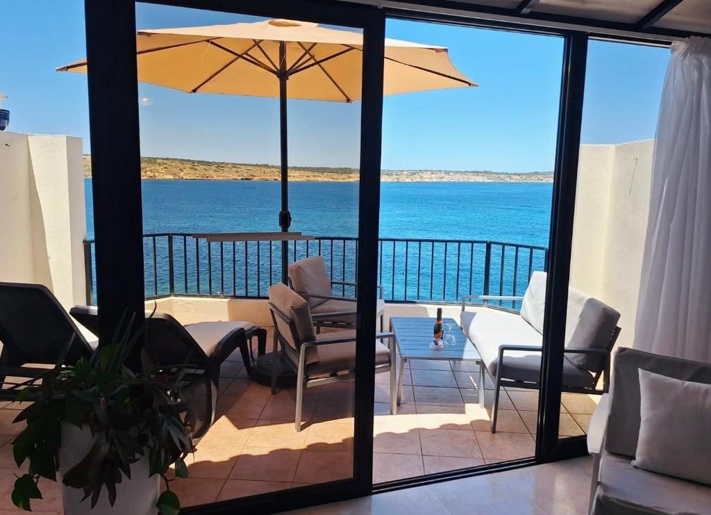 Seafront apartment Terrace, lounger & Panoramic ocean views - 2