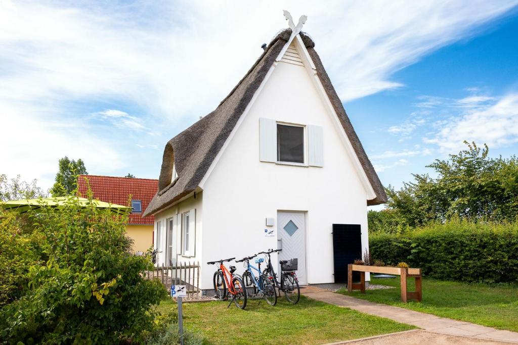 a church with bikes parked in front of it at Reethaus Albatros in Gramkow