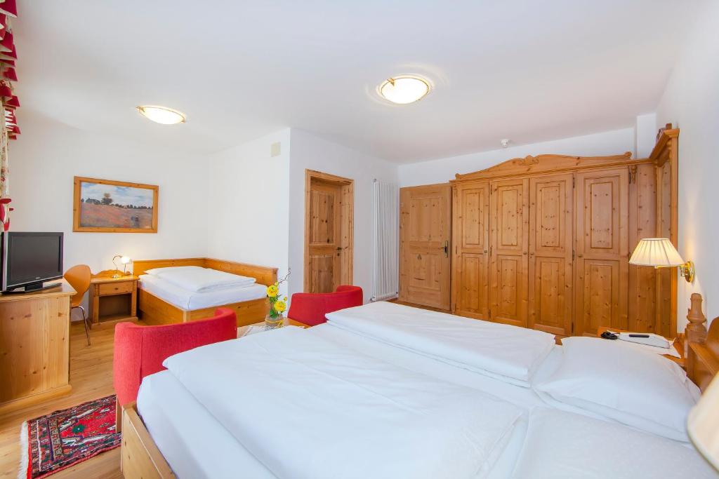 Postel nebo postele na pokoji v ubytování Hotel Corona Krone