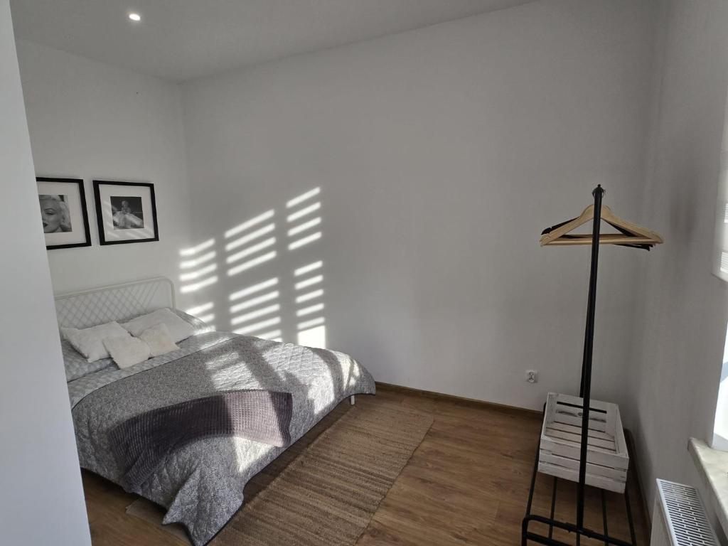 Ένα ή περισσότερα κρεβάτια σε δωμάτιο στο Apartamenty CAPPUCCINO