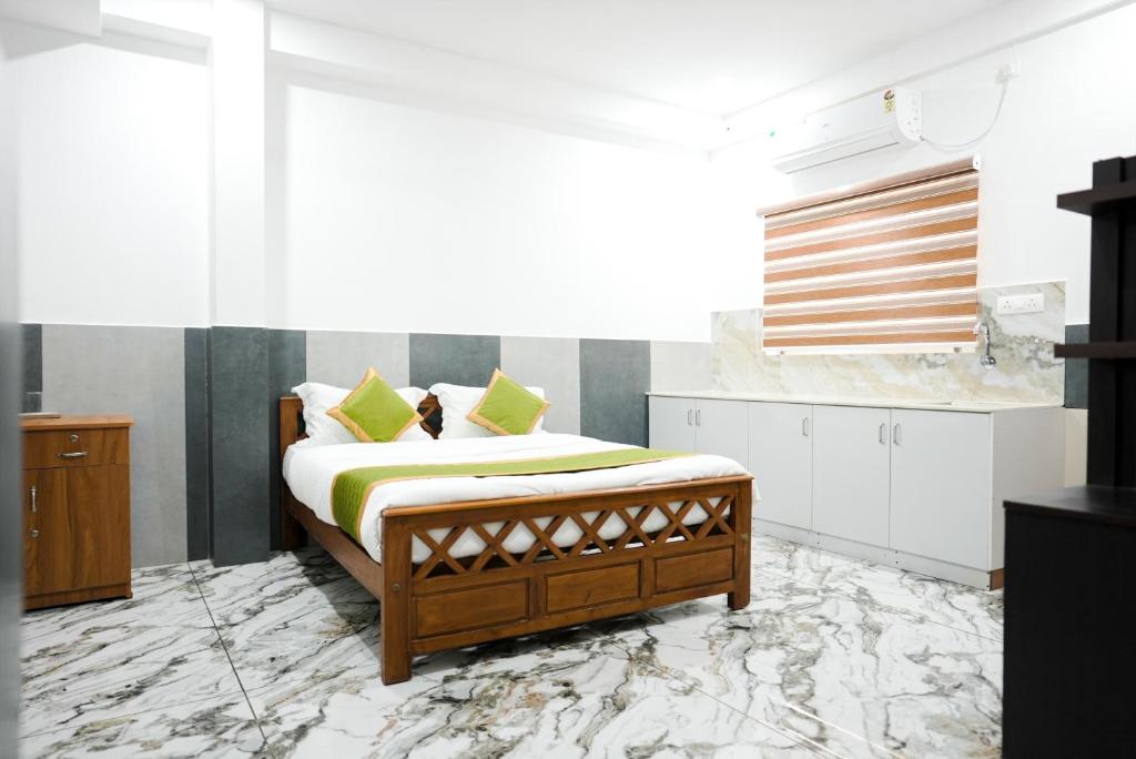 Ένα ή περισσότερα κρεβάτια σε δωμάτιο στο Kakkanad suites