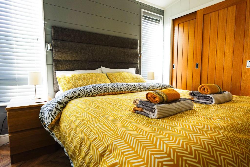 Shropshire Lodges - Romantic Luxury Hot Tub Breaks - 