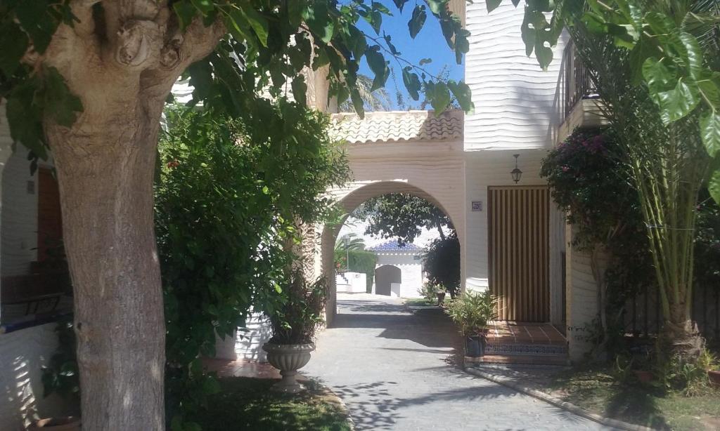 Looking For Paradise, Gran Alacant – Updated 2023 Prices