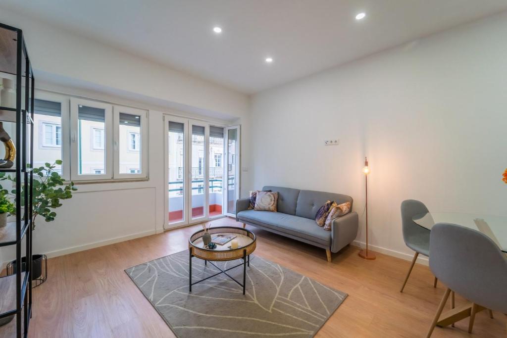 Bright 3BR w/ 2 Baths – Near Graça & Tagus | By Airnest
