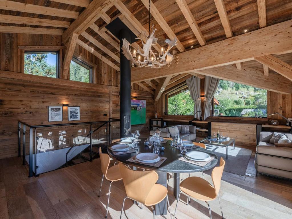 Posezení v ubytování Chalet à Chamonix avec Sauna et Jacuzzi - FR-1-343-253