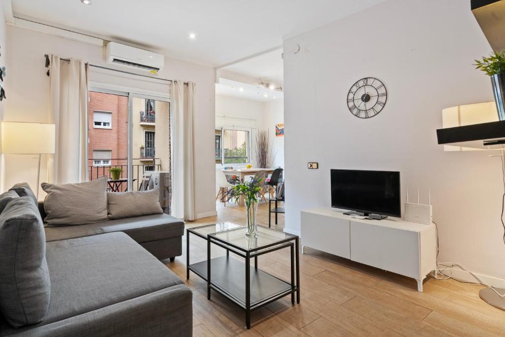 Bright 3BR2BA w Balcony in Eixample