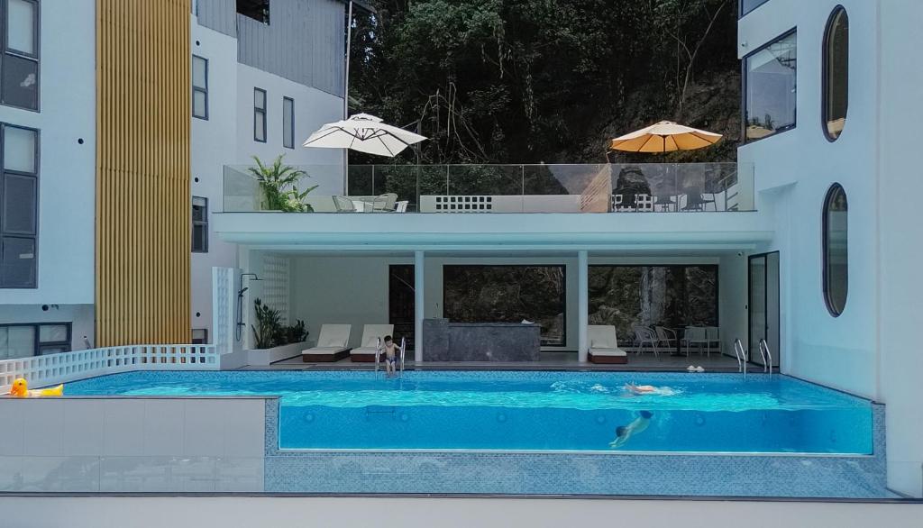 Πισίνα στο ή κοντά στο Karst Scenic Hotel