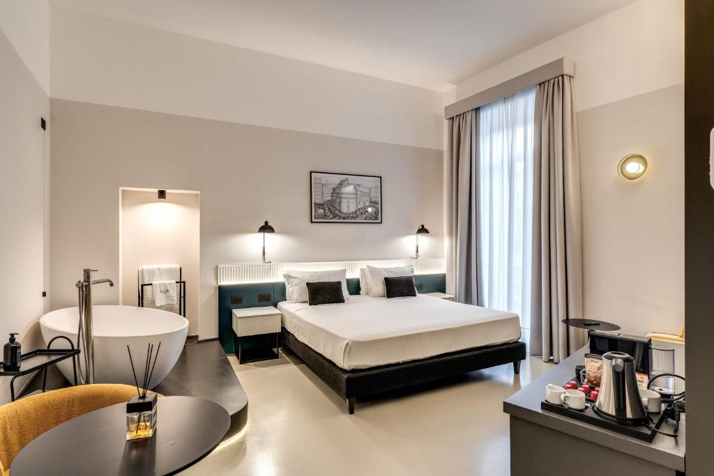 Giường trong phòng chung tại Adaram Suites