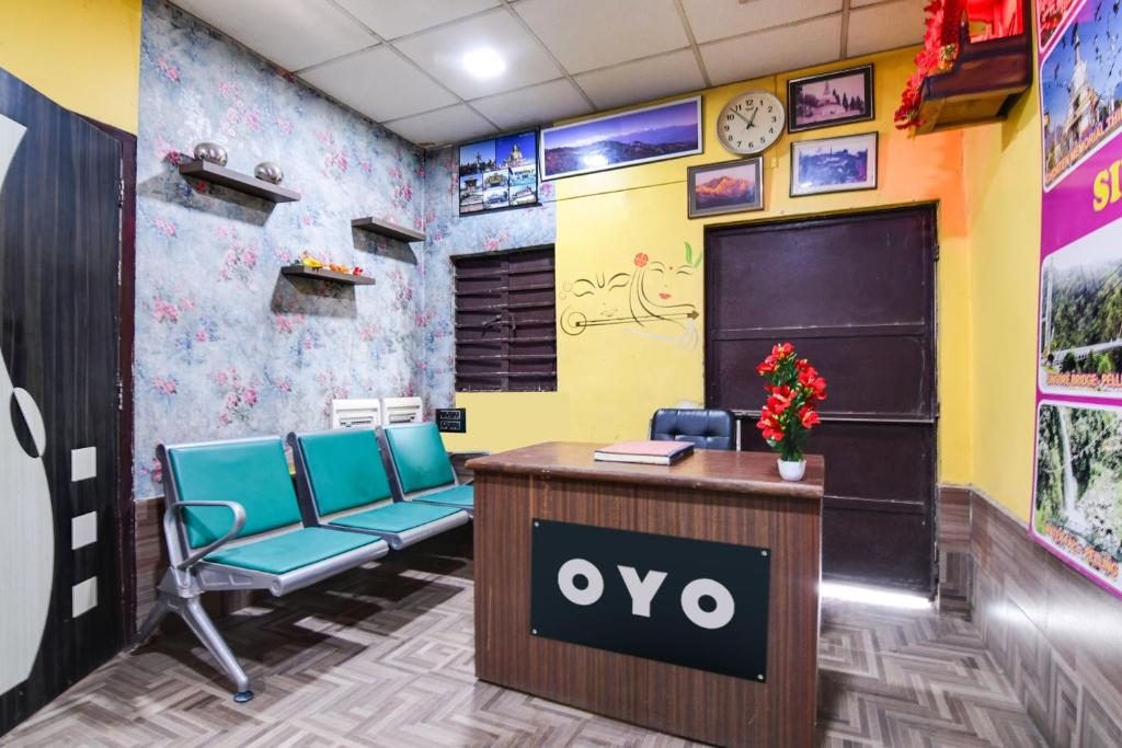 a waiting room at an ovo office at Hotel O The Luxury Inn in Siliguri