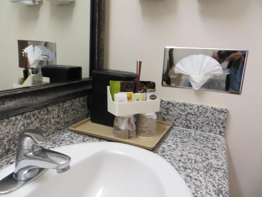 Arbor Inn Monterey photo