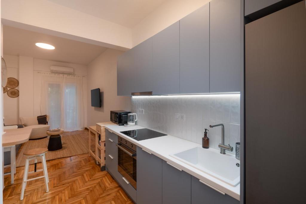 Cozy & Stylish 2BR Home Near Kallimarmaro