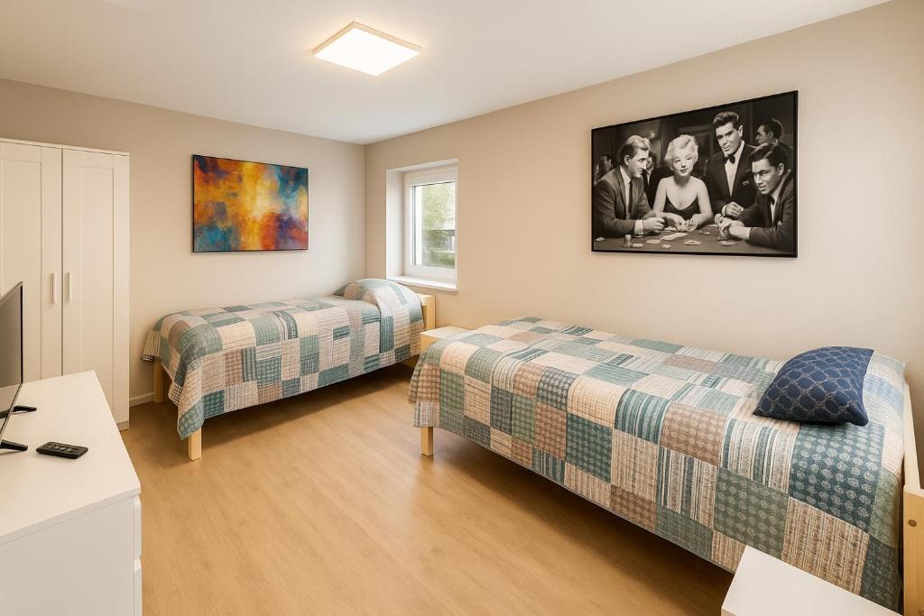 a room with two beds and a couch at Ferienwohnung Las Vegas in Marienheide