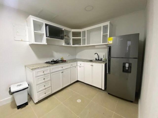 Η κουζίνα ή μικρή κουζίνα στο Savannah Inn 102 Suite Studio