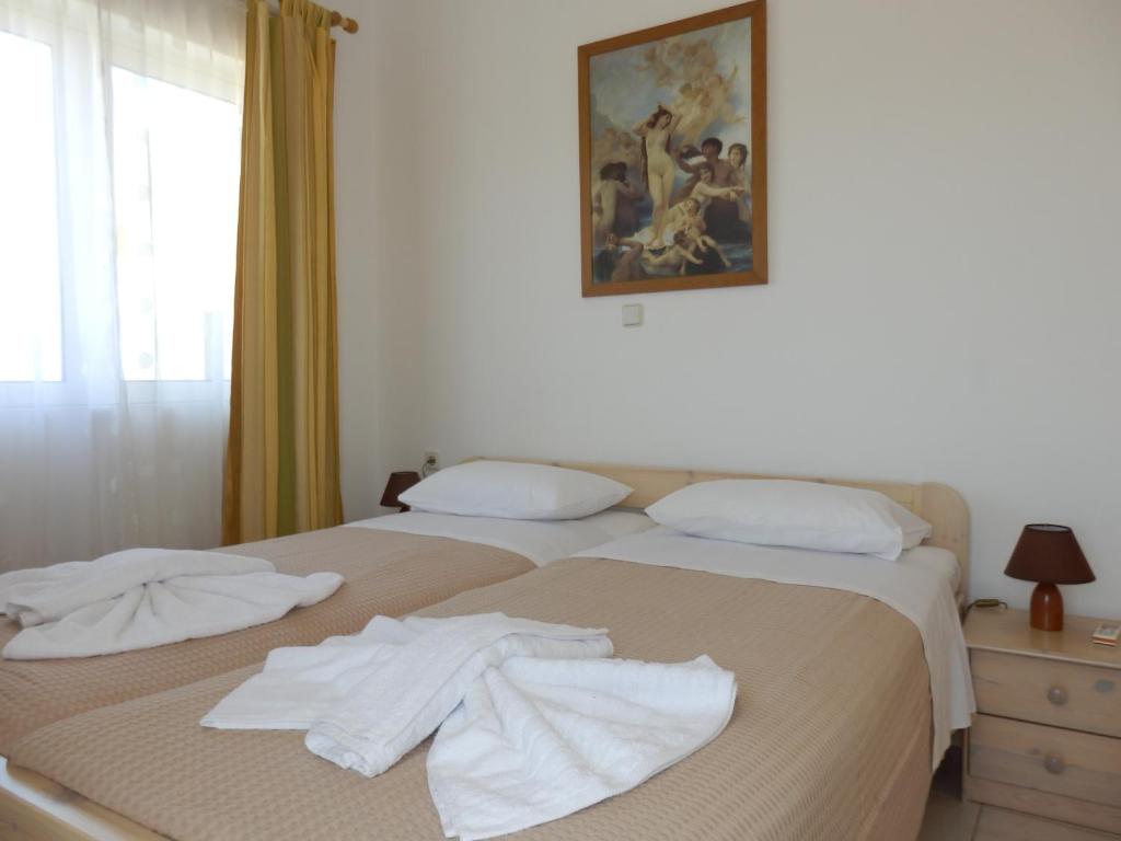 Postel nebo postele na pokoji v ubytování Maro Suites