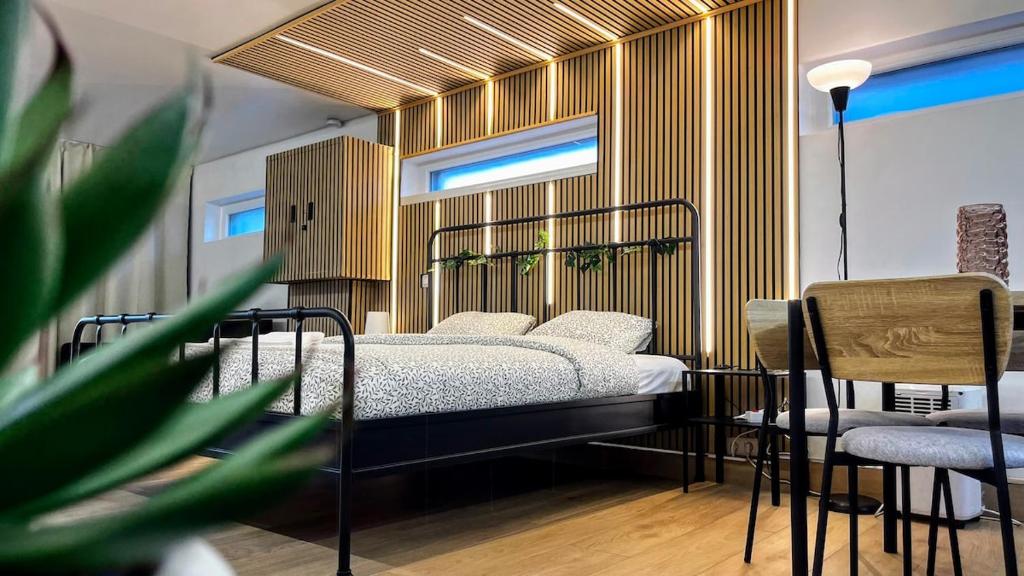 Ένα ή περισσότερα κρεβάτια σε δωμάτιο στο Chez Margueritte, Cosy, Jacuzzi & Parking Facile